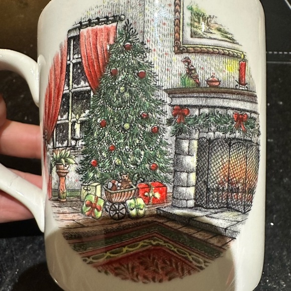New English Christmas tea cup - Picture 1 of 5